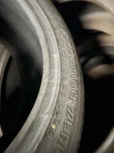 Pneu Pirelli 255/45/20 90 % Vida util.