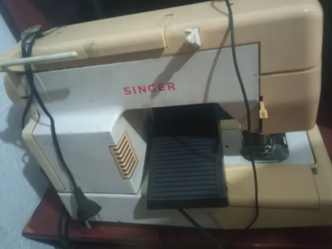 Máquina de Costura Singer - Usada