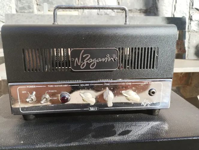 Amplificador N. Zaganin 15-8W para guitarra com caixa Eminence legend 12"