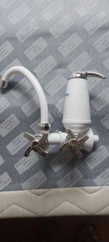 Torneira de Cozinha Dupla em Branco com Design Moderno