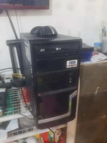 VENDO CPU COM TECLADO E MOUSE 