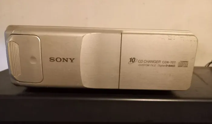 Disqueteira SONY CDX - 707 Omega CD 4.1 1997. Raridade.