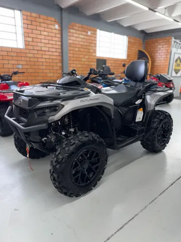 Quadriciclo Can am 700 XT - 2024
