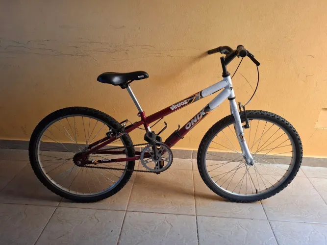 Bicicleta aro 24 onix masc sem marcha vermelho