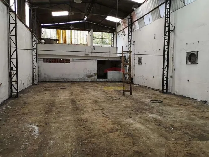 GALPÃO COMERCIAL 216M² 2 BANHEIROS, COZINHA 3 VAGAS
