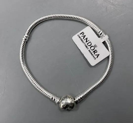 Pulseira Pandora com Acessórios