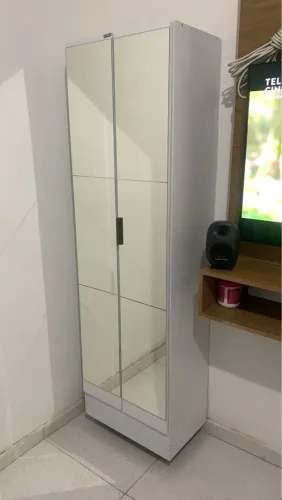 Armário com Espelho - Ideal para Organização