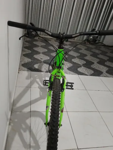 Bicicleta free action para vender logo só precisa trocar a coroa ,peneu e camara de traz