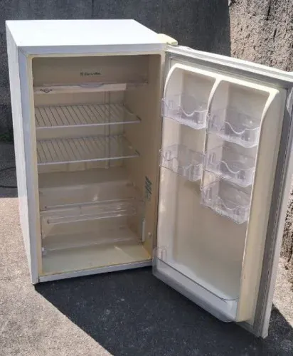 Frigobar de 122 Litros pequeno, 220v, ideal p/ kitnet Trago na UFSC