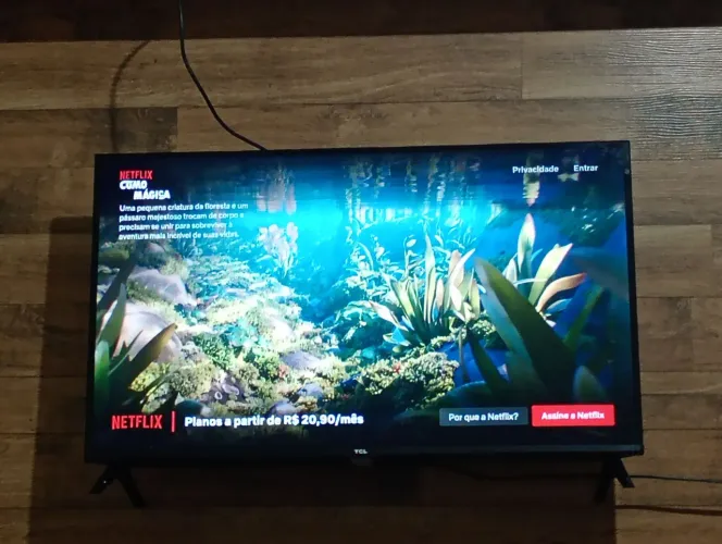 SMART TV 32 POLEGADAS SISTEMA ANDROID TELA COM BÓRDA INFINITA E COMANDO DE VOZ ULTIMA 