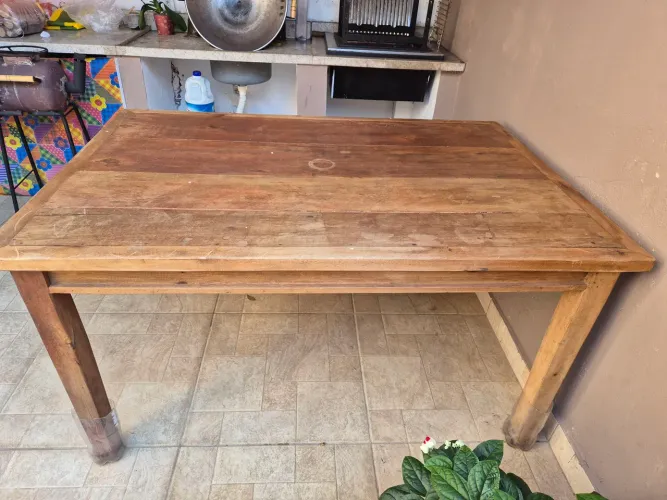 Mesa de madeira rústica
