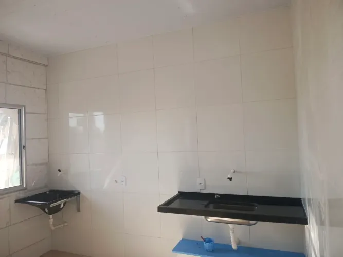 Alugo uma kit net em São Conrado vila velha Tel *