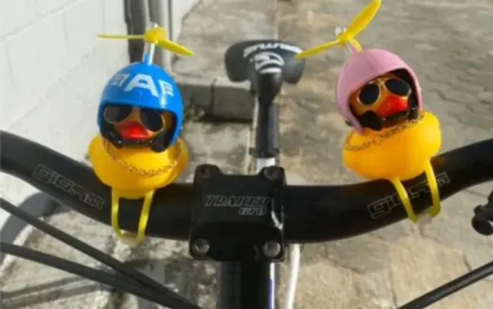 Acessório patinho para Guidão de bicicleta com hélice e LED