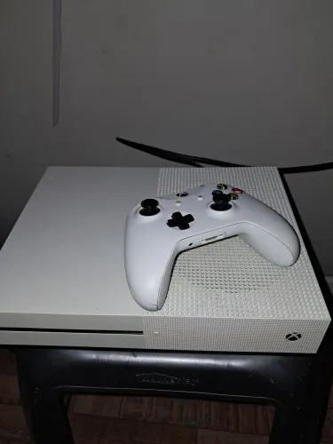 Xbox One S 1TB + 1 Controle + 32 jogos(sendo 2 mídia física) + Kit 8 Pilhas Recarregáveis