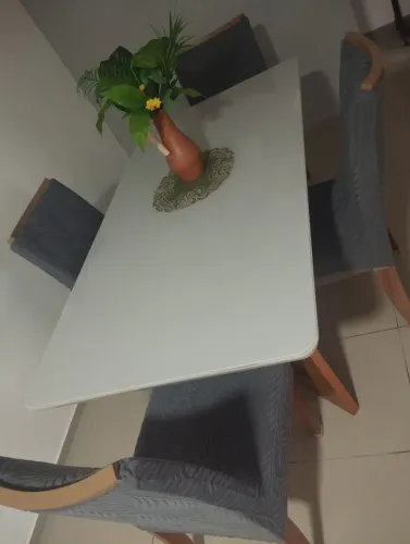 Mesa com cadeiras