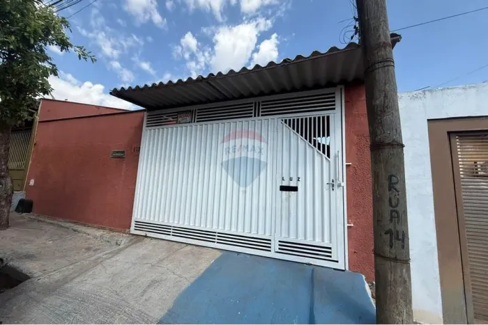 Ótima Casa com 3 dormitórios -Bairro Gasparelli | Ótima Localização!