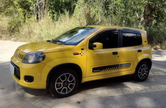 Fiat Uno Sporting 1.4 EVO Fire Flex 8V 4P 2013