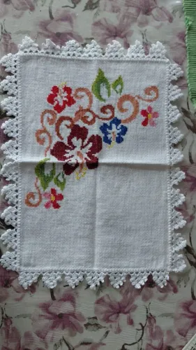Caminho de mesa artesanal