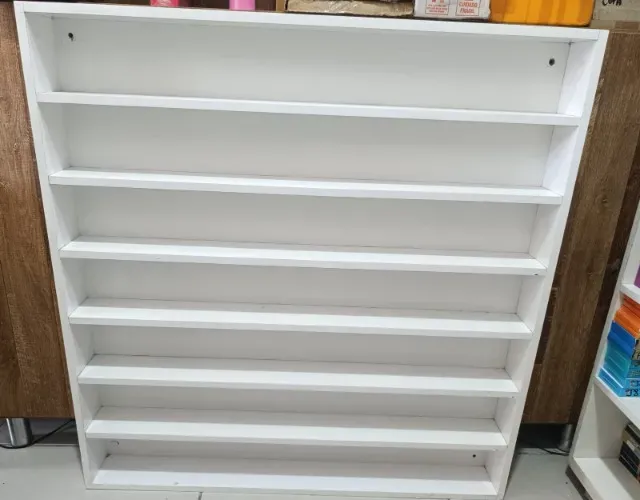 Expositor de esmaltes MDF branco usado 1 X 1 X 0,12cm