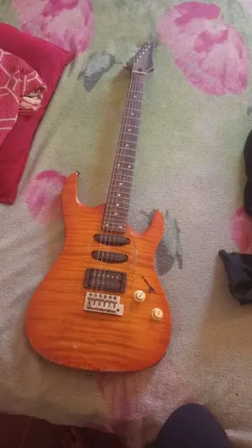 Guitarra floyd rose superstrato feita por luthier