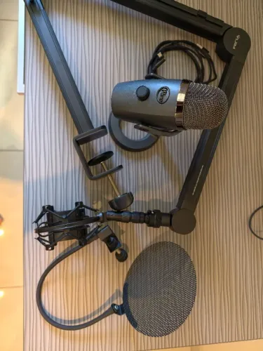 Microfone Blue Yeti Nano + Acessórios