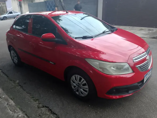 Chevrolet Onix Hatch LT 1.0 8V Flex Power Mec. 4P 2013