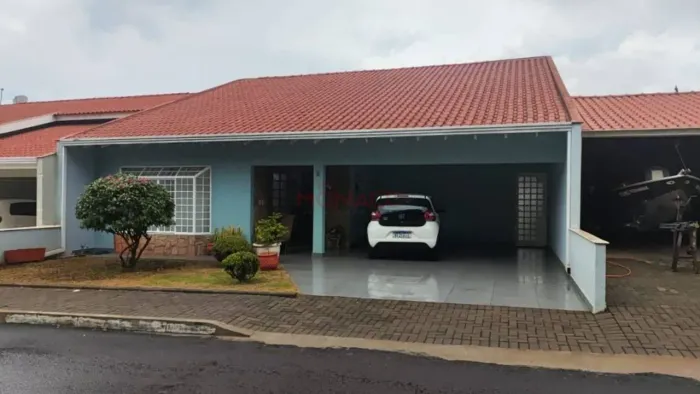 EXCELENTE CASA Á VENDA EM CONDOMÍNIO