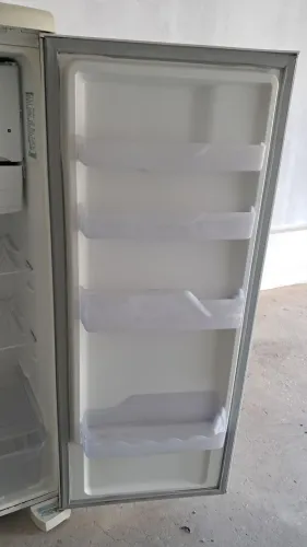 Geladeira Electrolux 280L