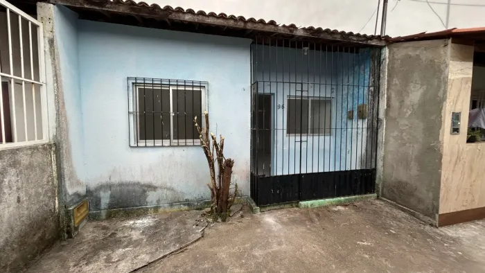 Vendo casa 2/4 em condomínio no Santos Dumont/Parte alta - R$ 130.000