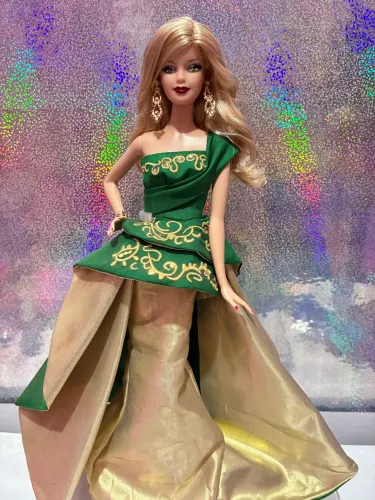 Barbie Collector Happy Holiday 2011 / Original Mattel