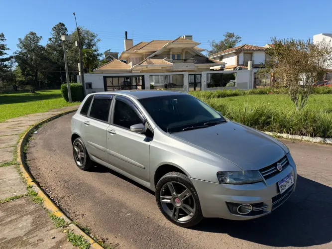 Fiat Stilo 1.8 Attractive Flex 8V 5P 2011