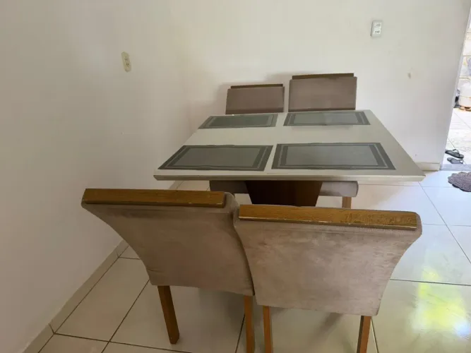 Mesa 4 cadeiras