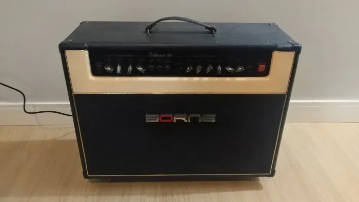 Amplificador Borne Evidence 200 (200W RMS) + Footswitch + Rodinhas