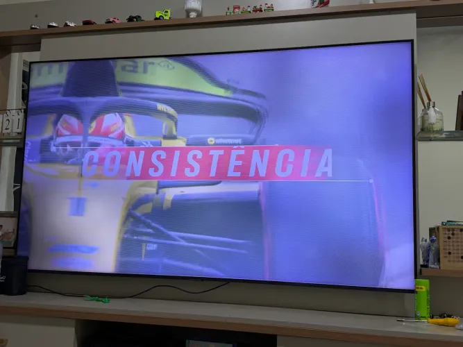 Vendo Smart TV 75p Samsung (Defeito no display ou Led)