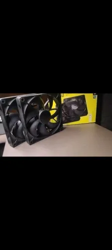 2 ventoinhas Corsair tecnologia iCUE link RX140 Preto
