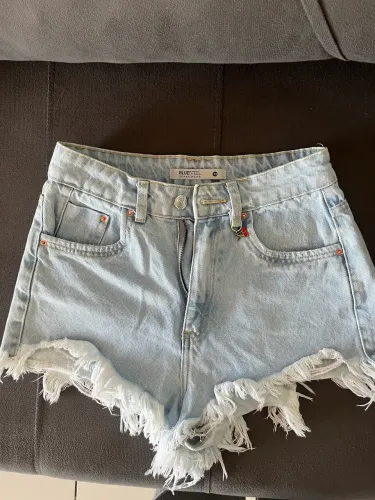 Short jeans