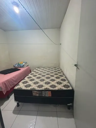 Cama de casal conservada