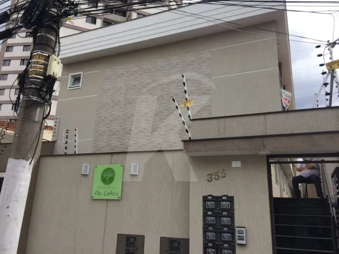 Casa em Condomínio Fechado com 3 Dormitórios (1 Suíte), 2 Vagas e Churrasqueira em Santa T