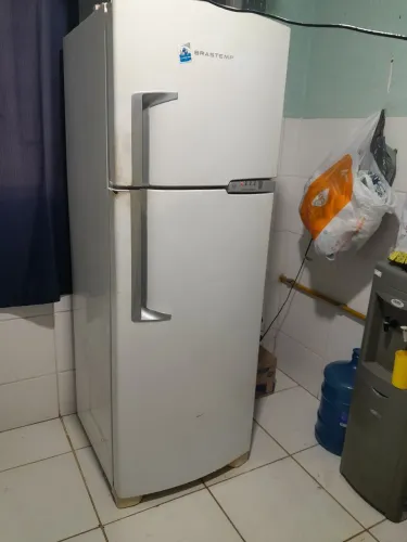 Vendo uma geladeira Brastemp