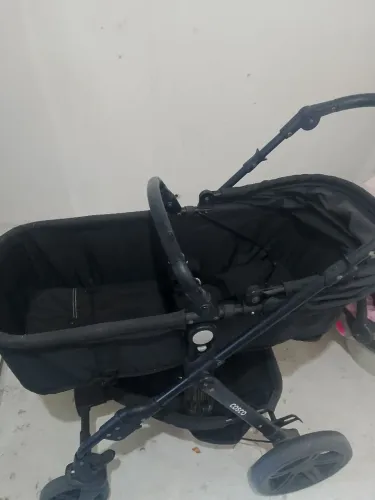 Vendo Carrinho de Bebê Semi Novo que Vira Moisés, marca Cosco.