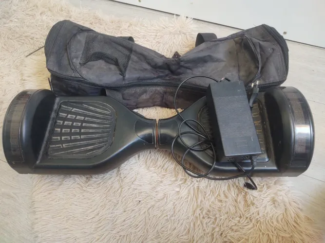 Vende-se hoverboard não carrega e tá com uma roda travada
