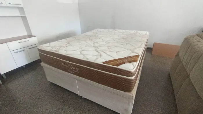 Cama box Queen size Colchão Ortobom molas ensacandas Baú 