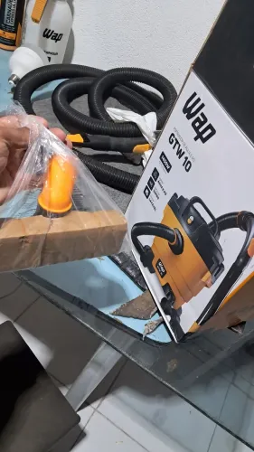 Aspirador de pó e água no precinho