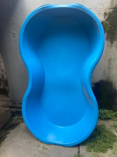 Piscina de fibra seminova (modelo feijão) - pouco uso