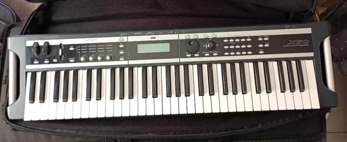 Sintetizador Korg X50