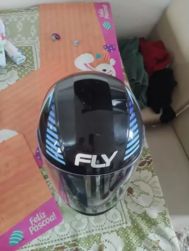 Capacete semi novo tamanho 62 - Pouco usado. Apenas para autoescola e teste Detran 