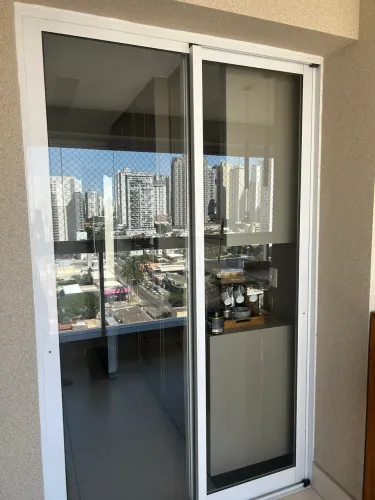 Porta de alumínio branca duas folhas