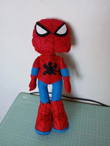 Boneco em feltro HOMEM ARANHA