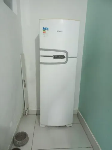 Vendo geladeira com defeito 200 pra arrumar