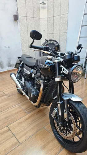Triumph Speed 1200 2023 3° Dono Km baixo 